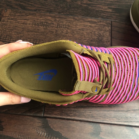 NIKE FLYKNIT ROSHE TWO - Picture 8 of 9